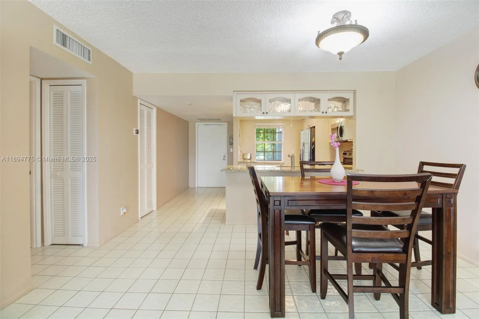 605 Oaks Dr, #305