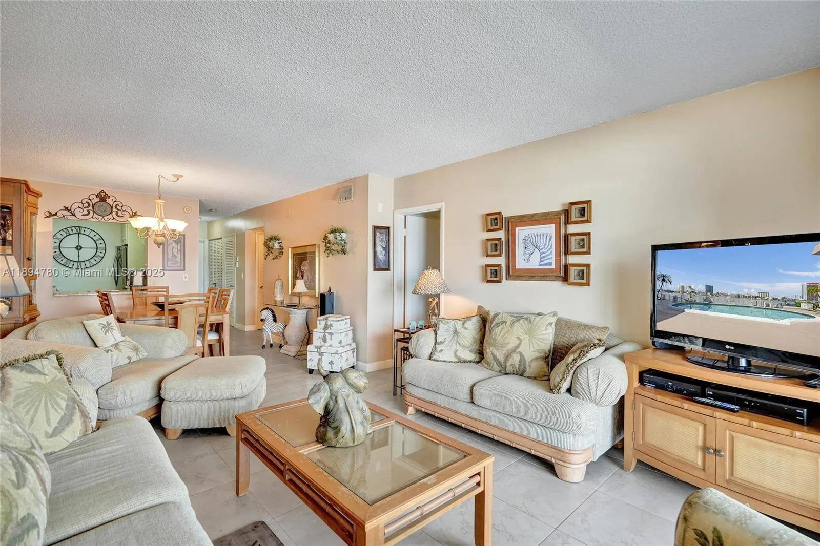 300 Golden Isles Dr, #101