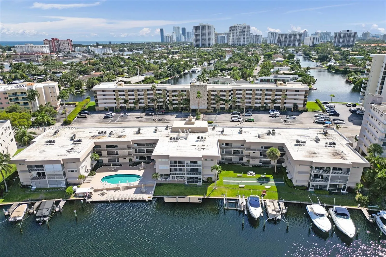 300 Golden Isles Dr, #101