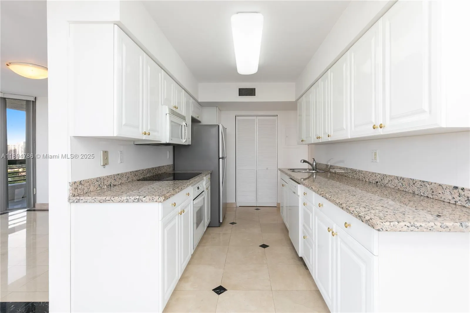 3400 NE 192nd St, #LPH5