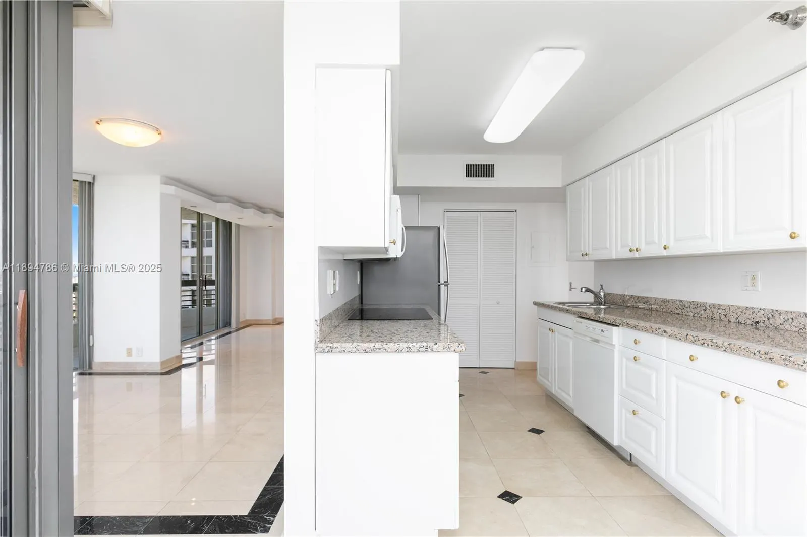 3400 NE 192nd St, #LPH5