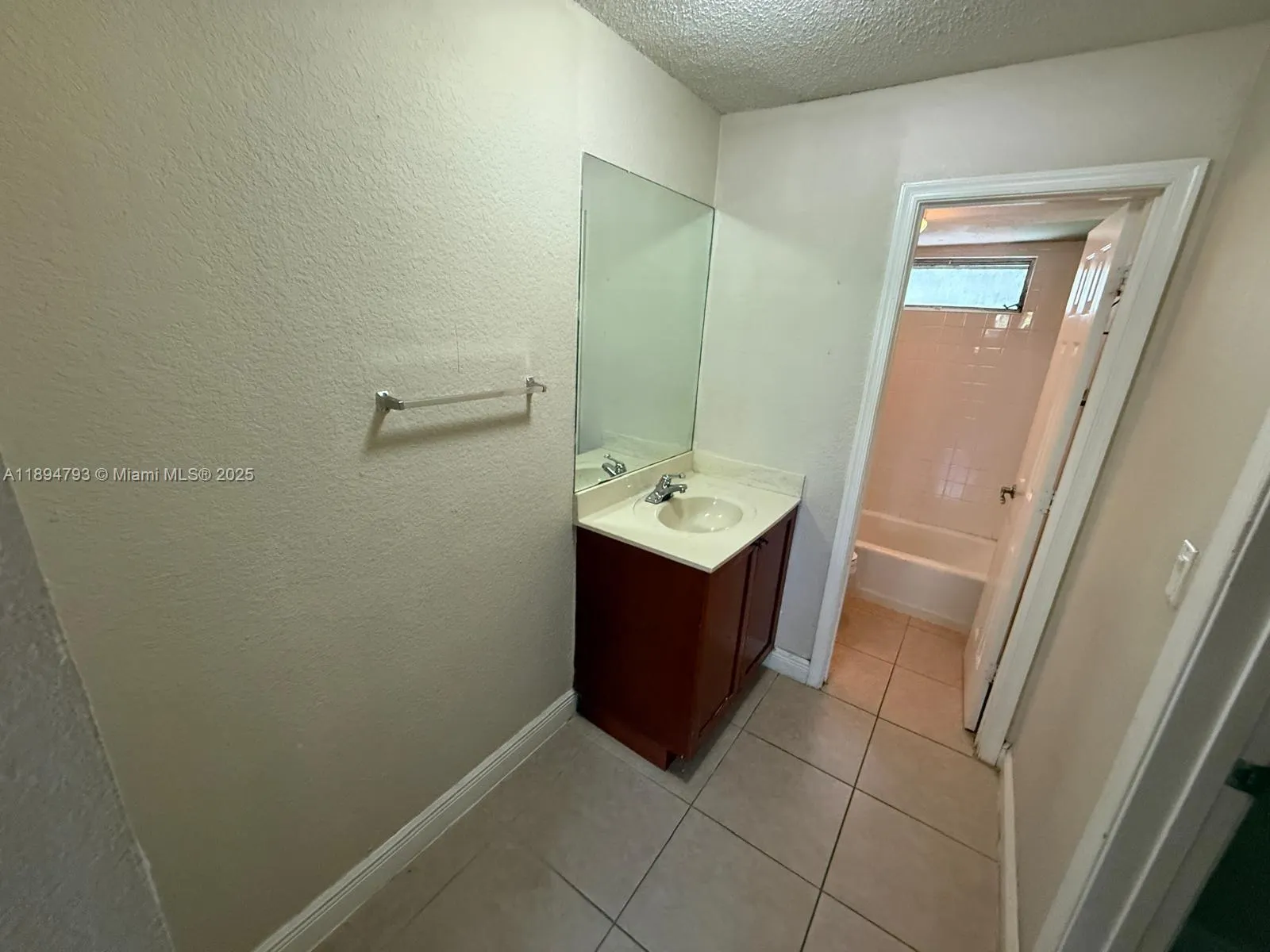 4251 NW 5th St, #114