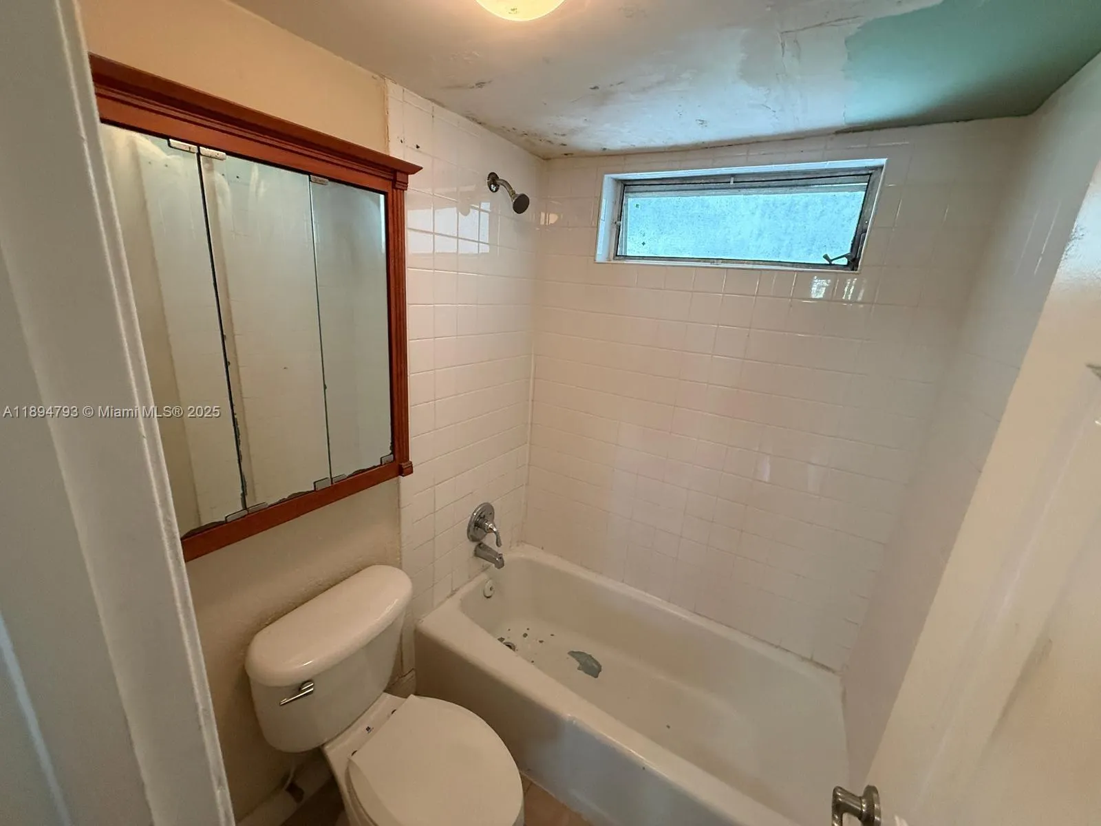 4251 NW 5th St, #114