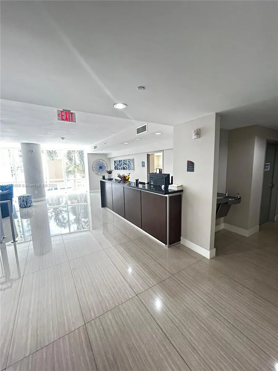 601 NE 23rd St, #903