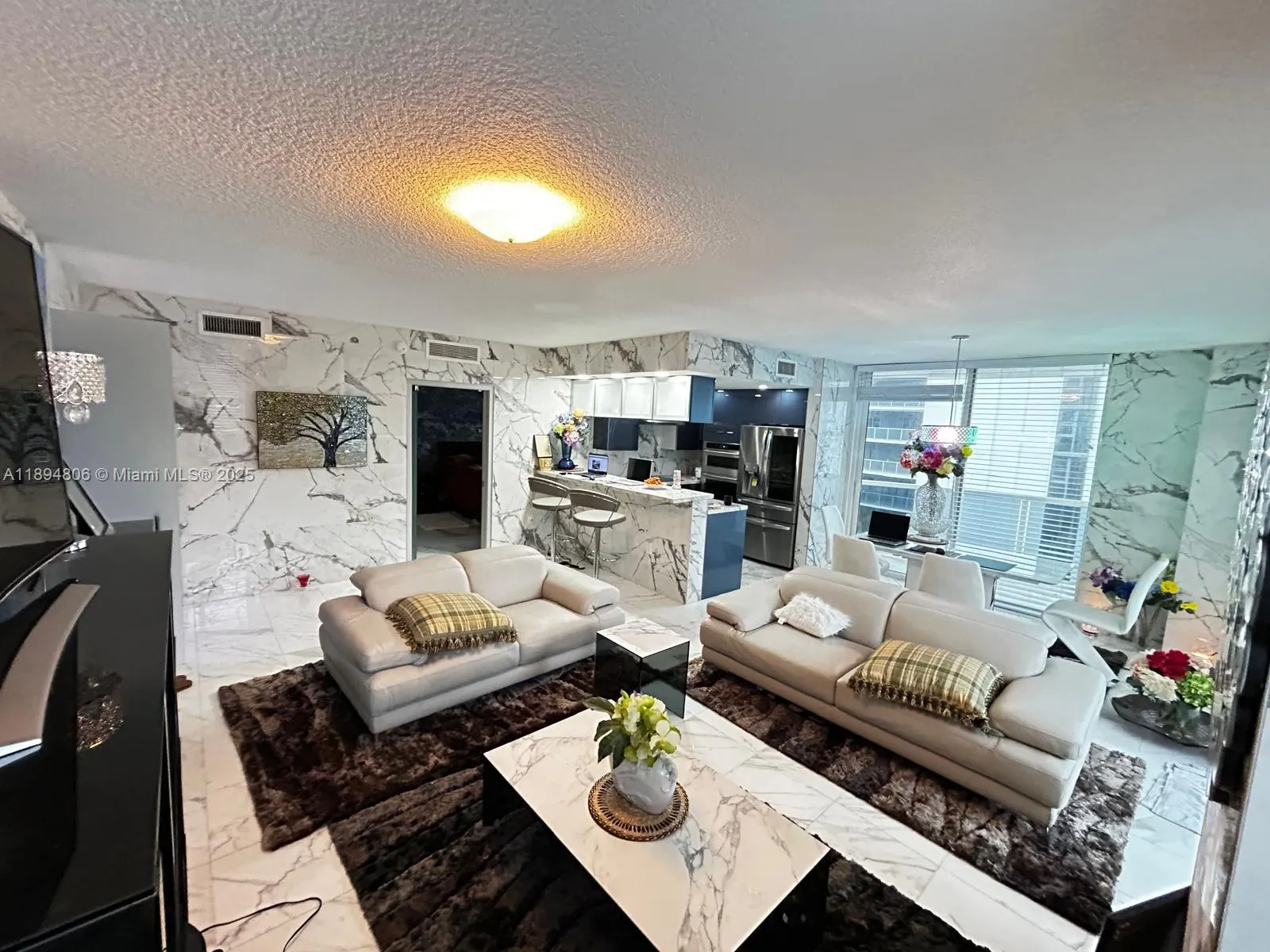 601 NE 23rd St, #903
