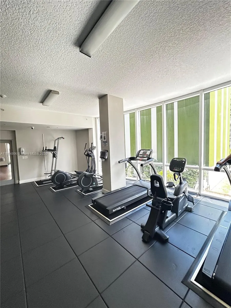 601 NE 23rd St, #903