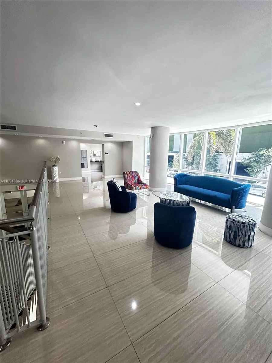 601 NE 23rd St, #903