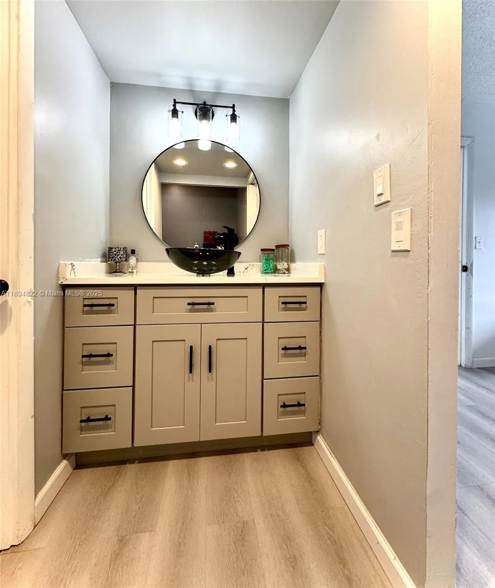 400 Diplomat Pkwy, #410