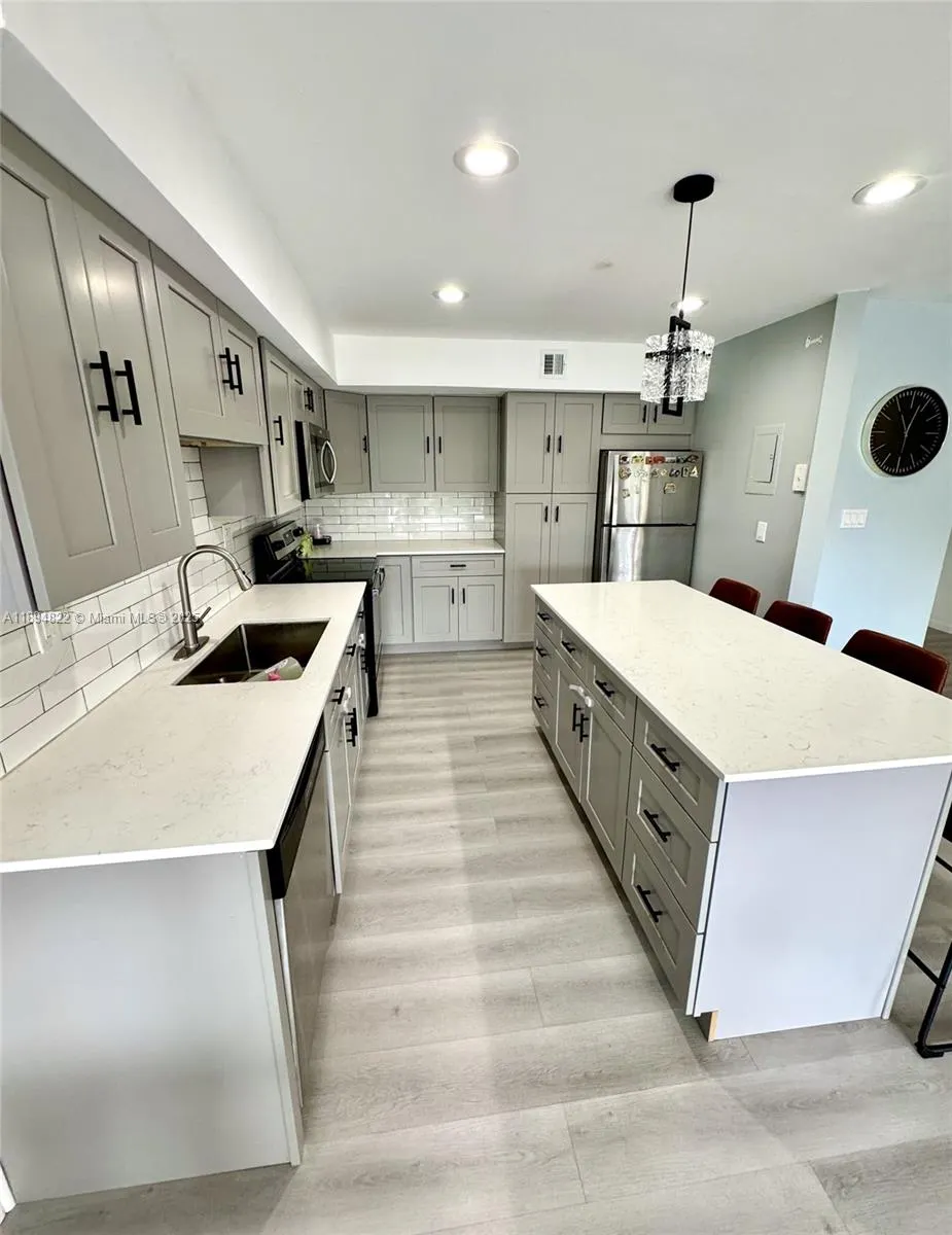 400 Diplomat Pkwy, #410