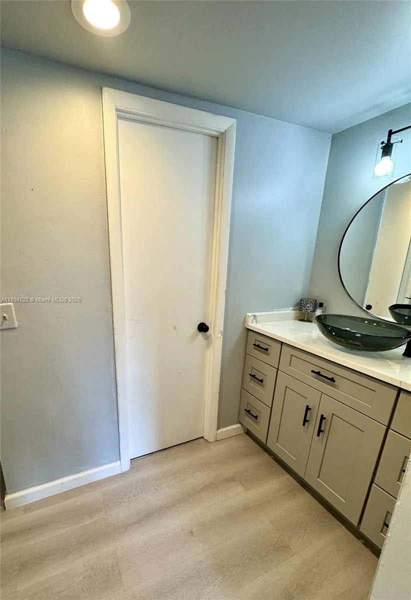400 Diplomat Pkwy, #410