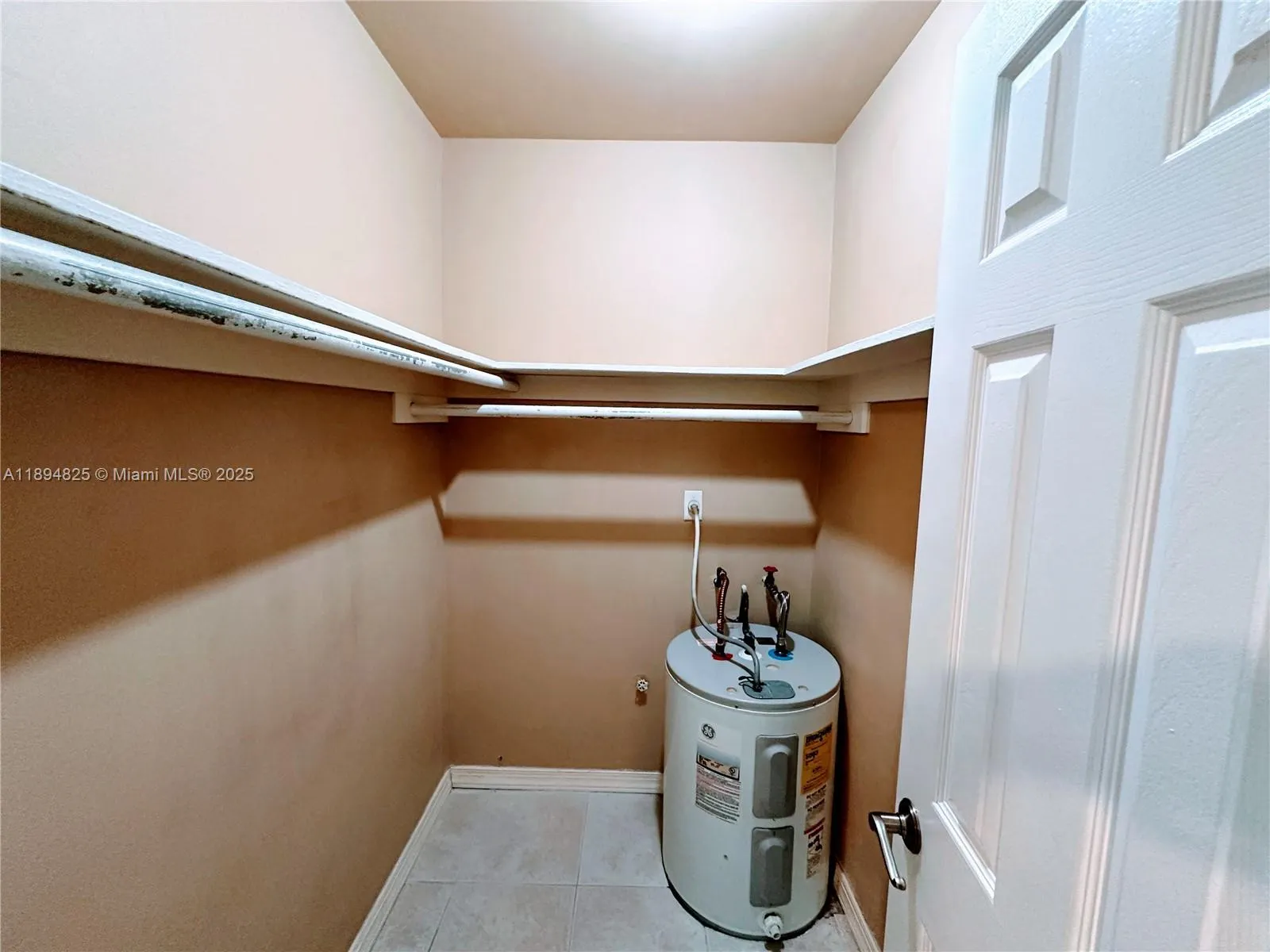 2424 SE 17th St, #B307
