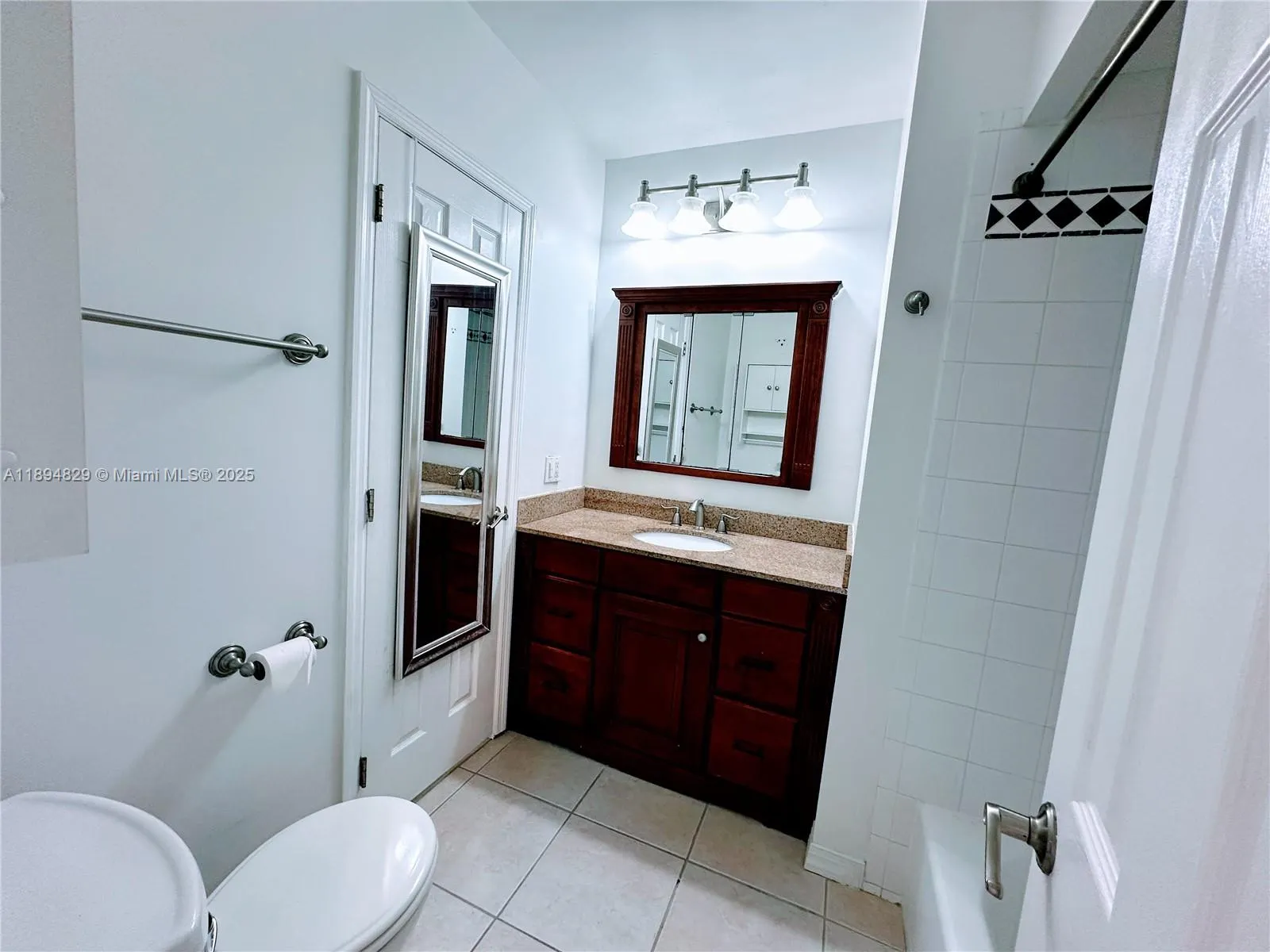 2424 SE 17th St, #B307