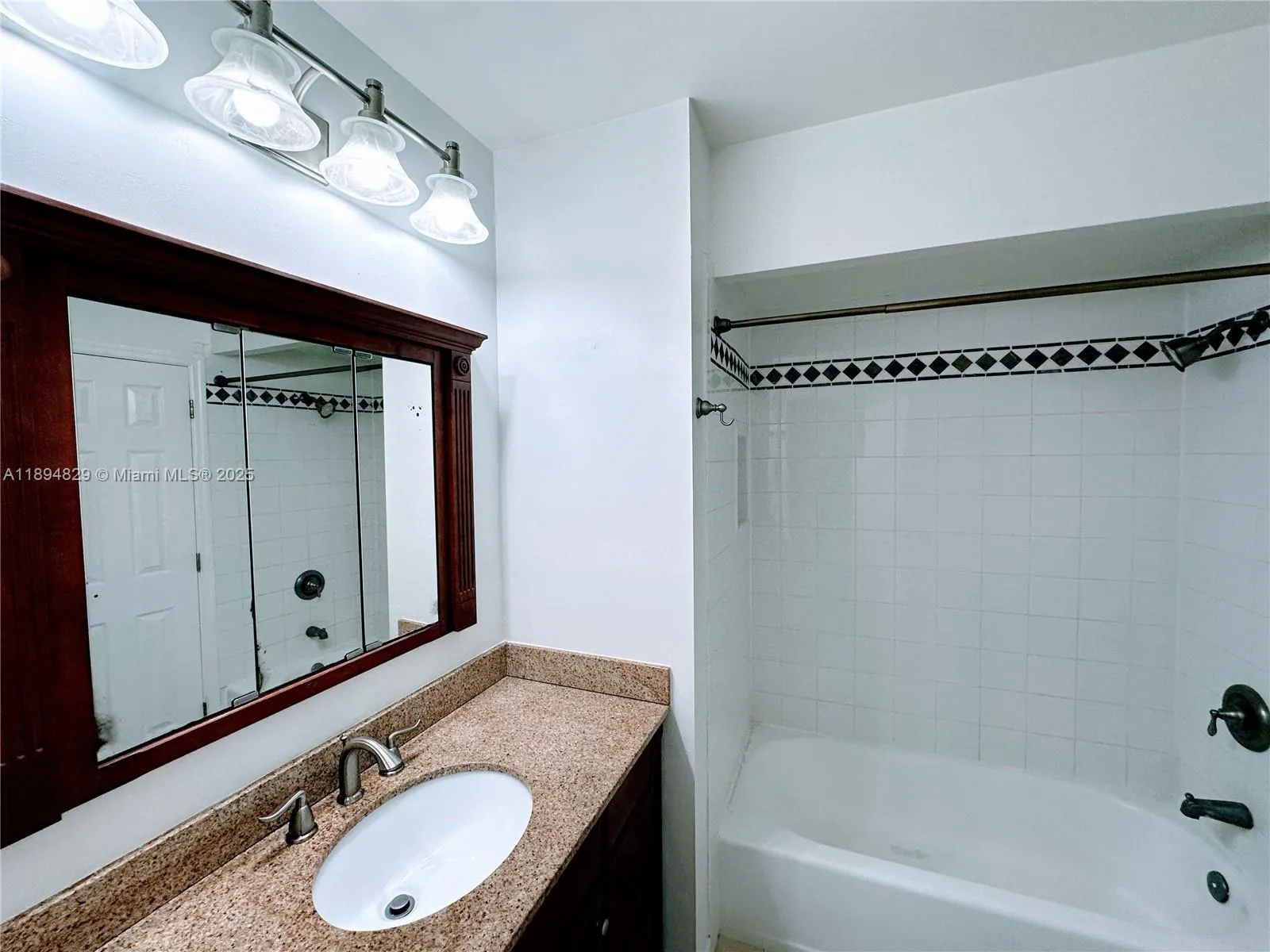 2424 SE 17th St, #B307