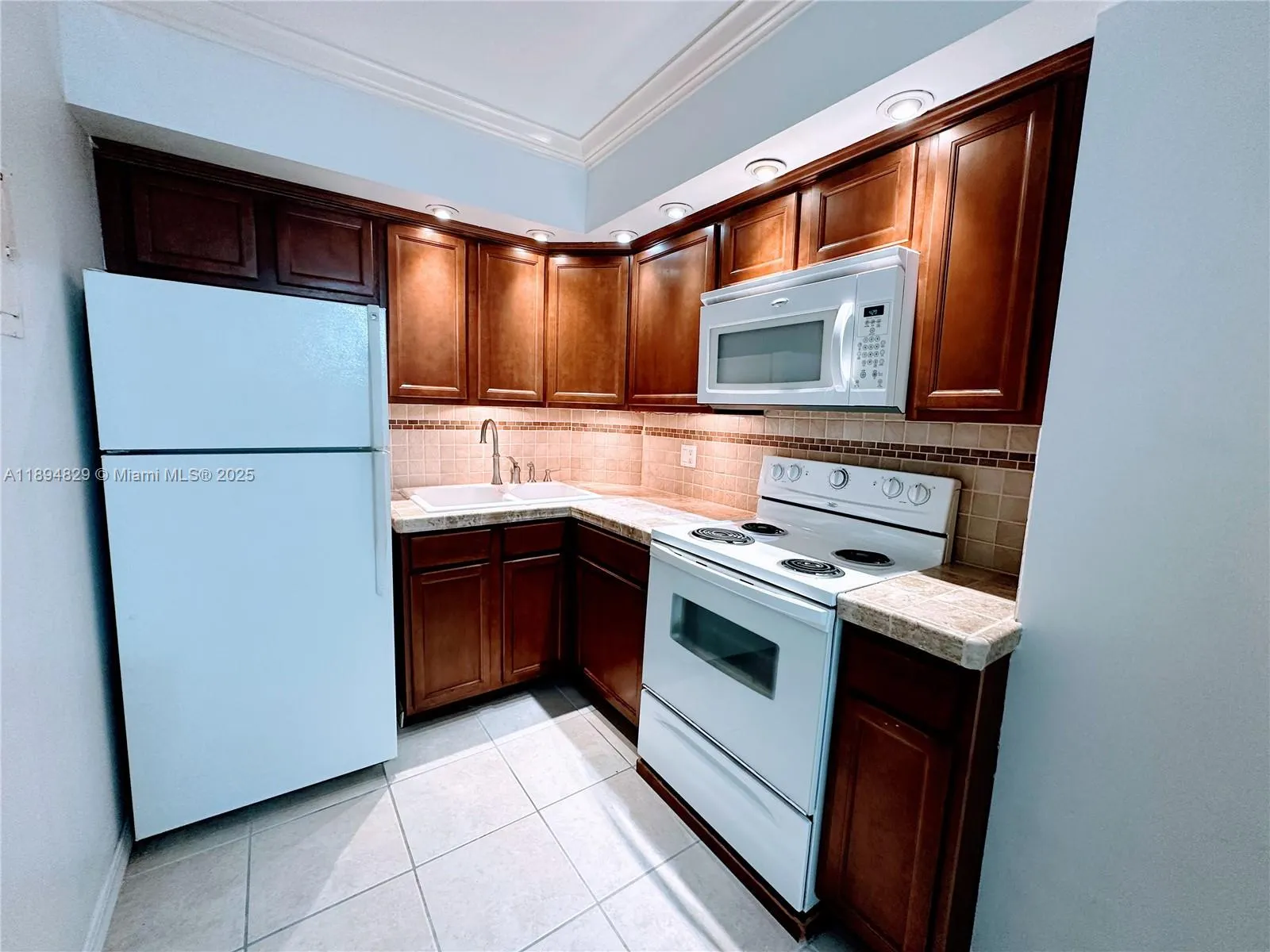2424 SE 17th St, #B307