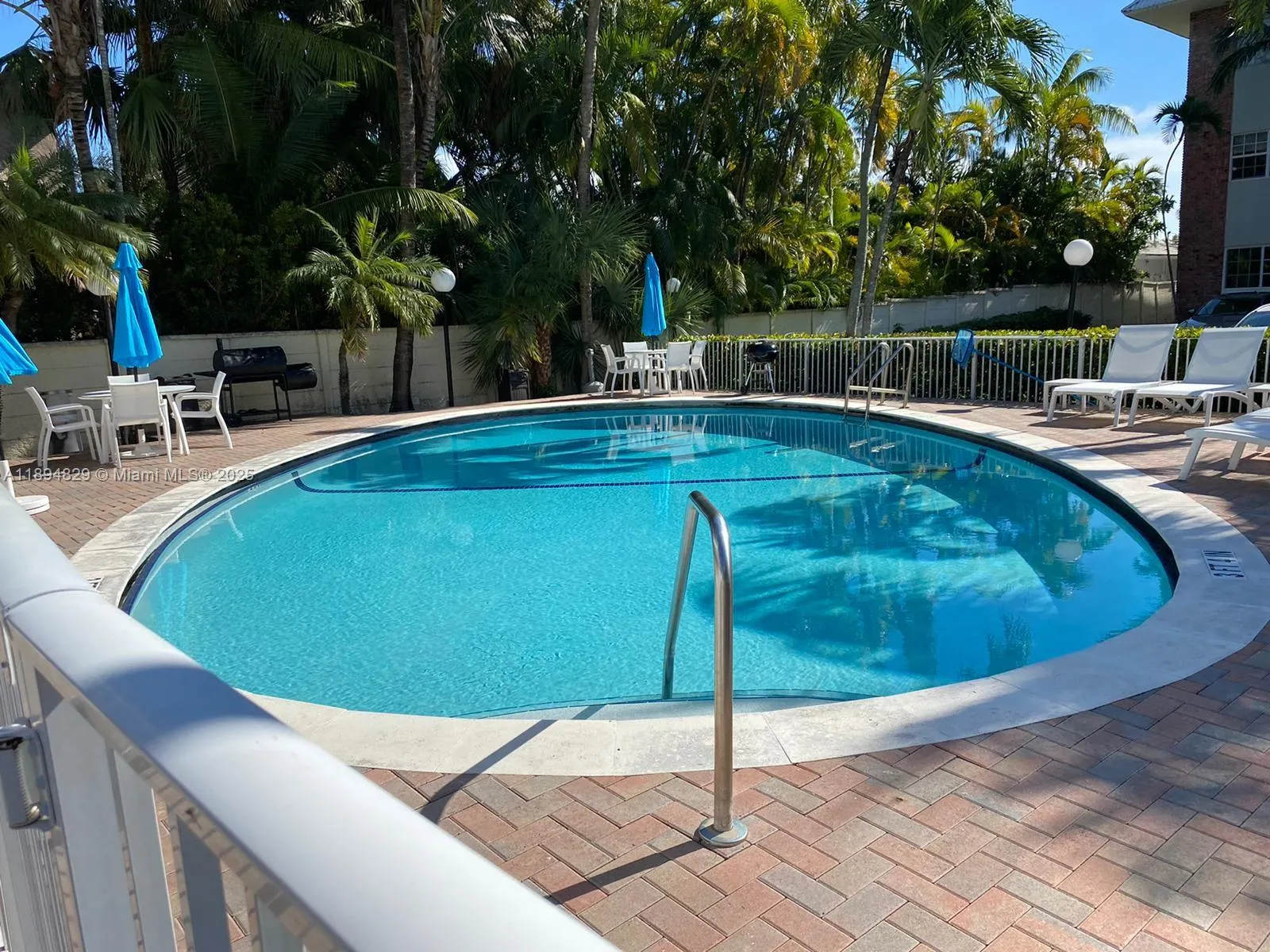 2424 SE 17th St, #B307