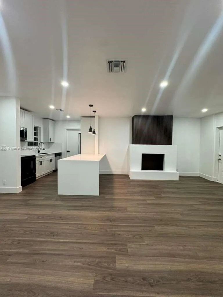 2411 SW 50th Ter