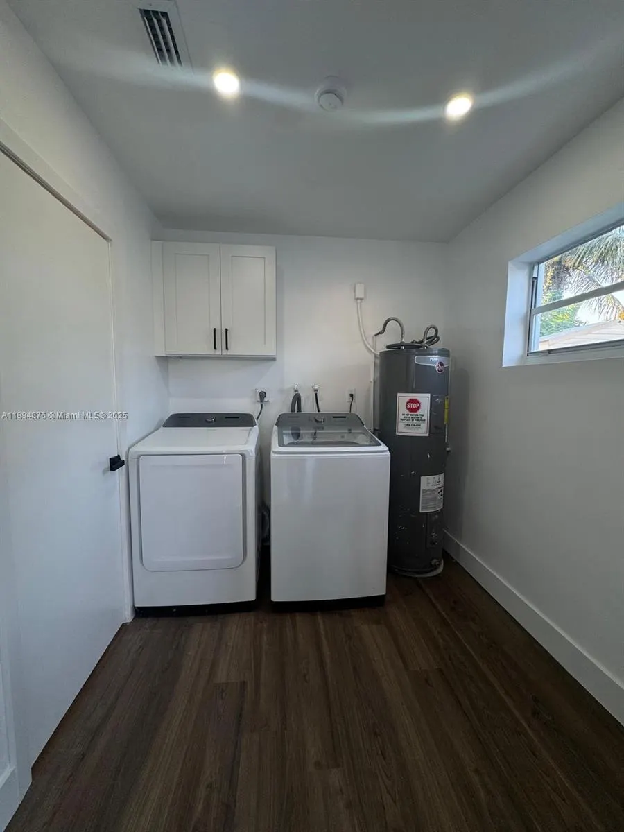 2411 SW 50th Ter