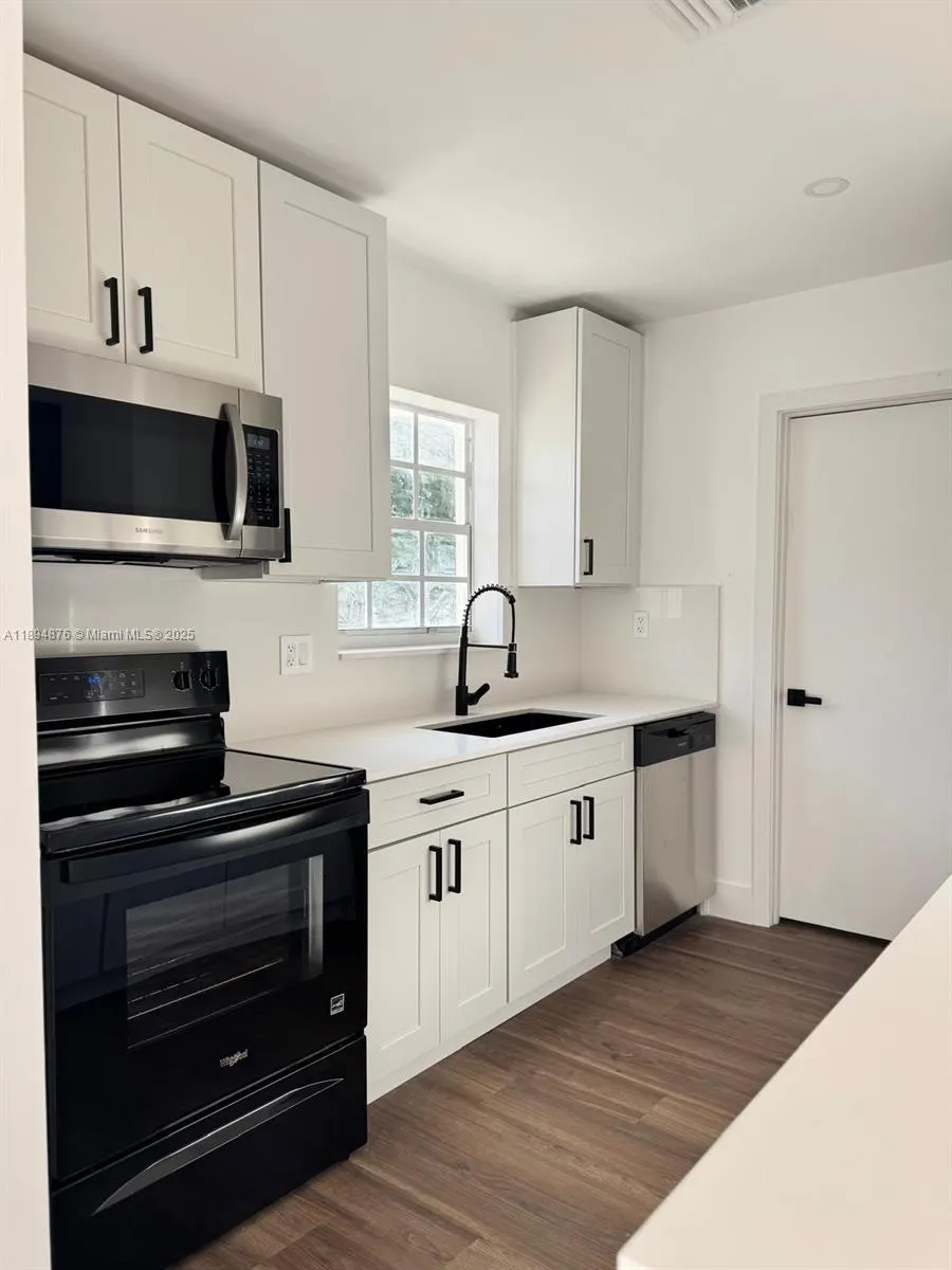 2411 SW 50th Ter