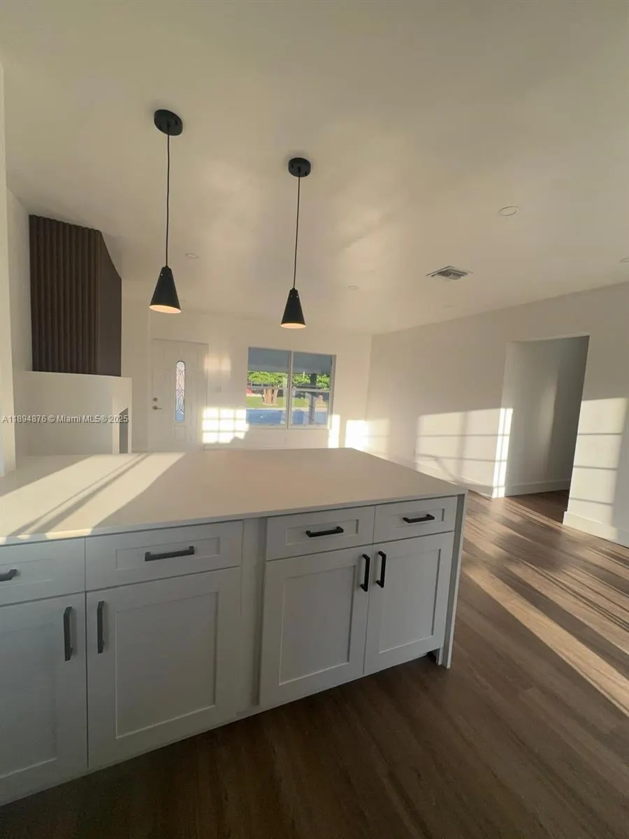 2411 SW 50th Ter