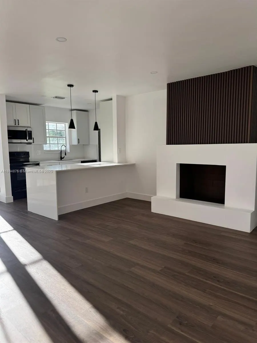 2411 SW 50th Ter