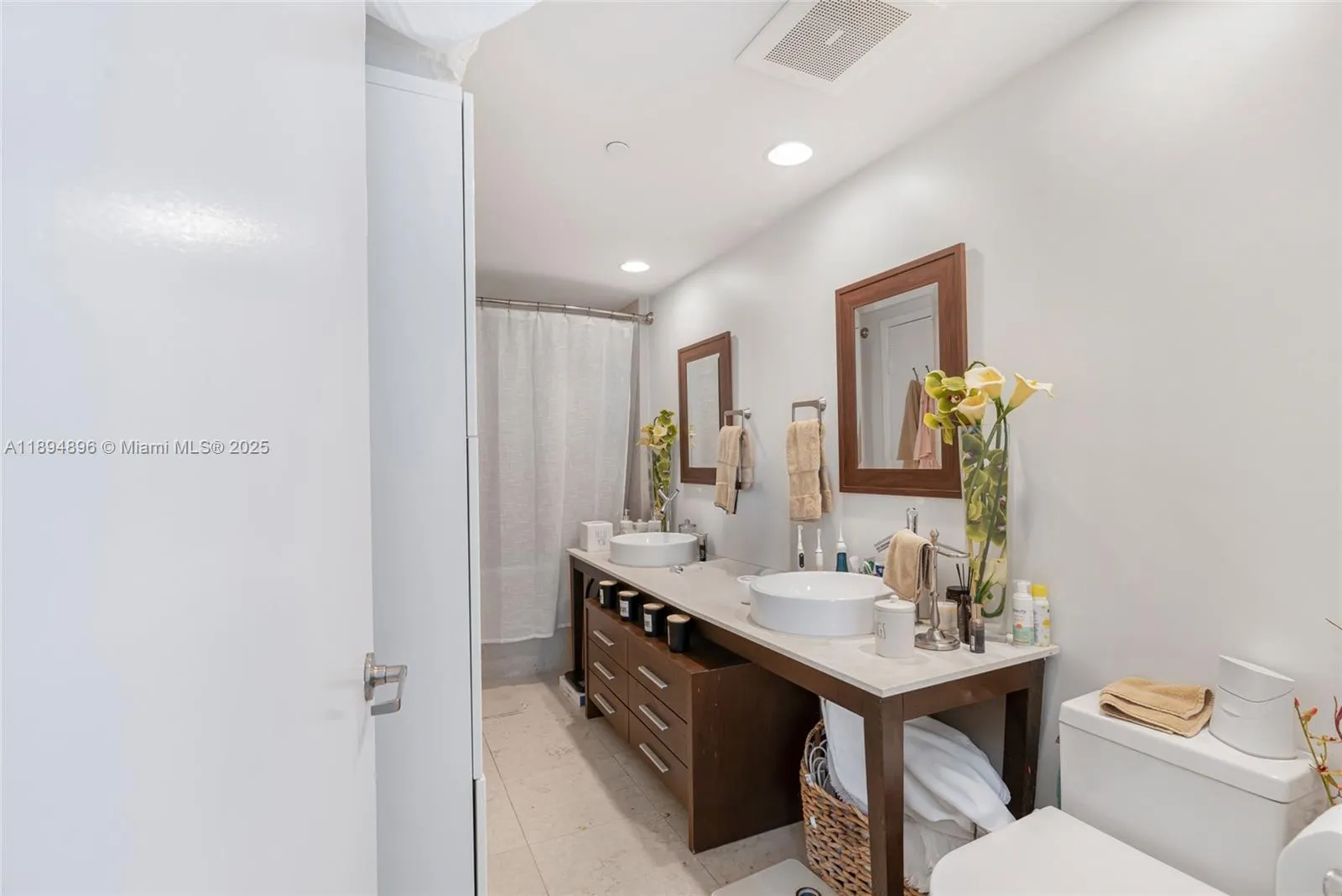 475 Brickell Ave, #3111