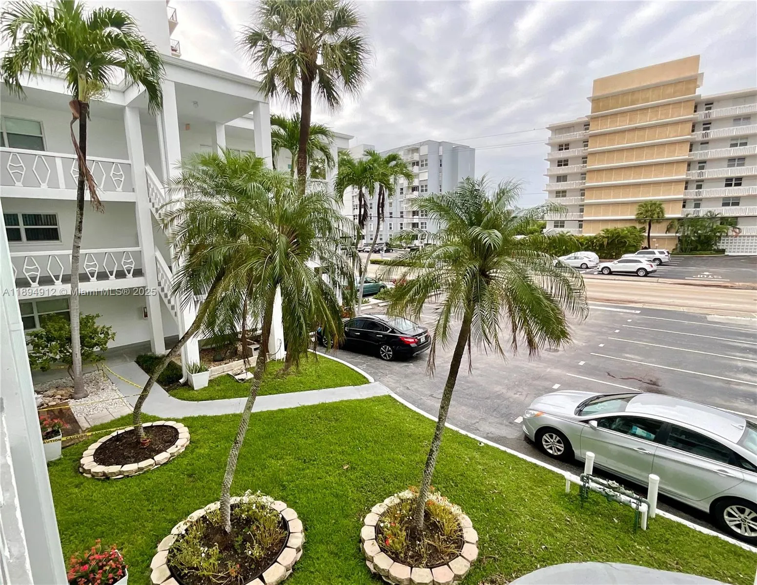419 Golden Isles Dr, #106