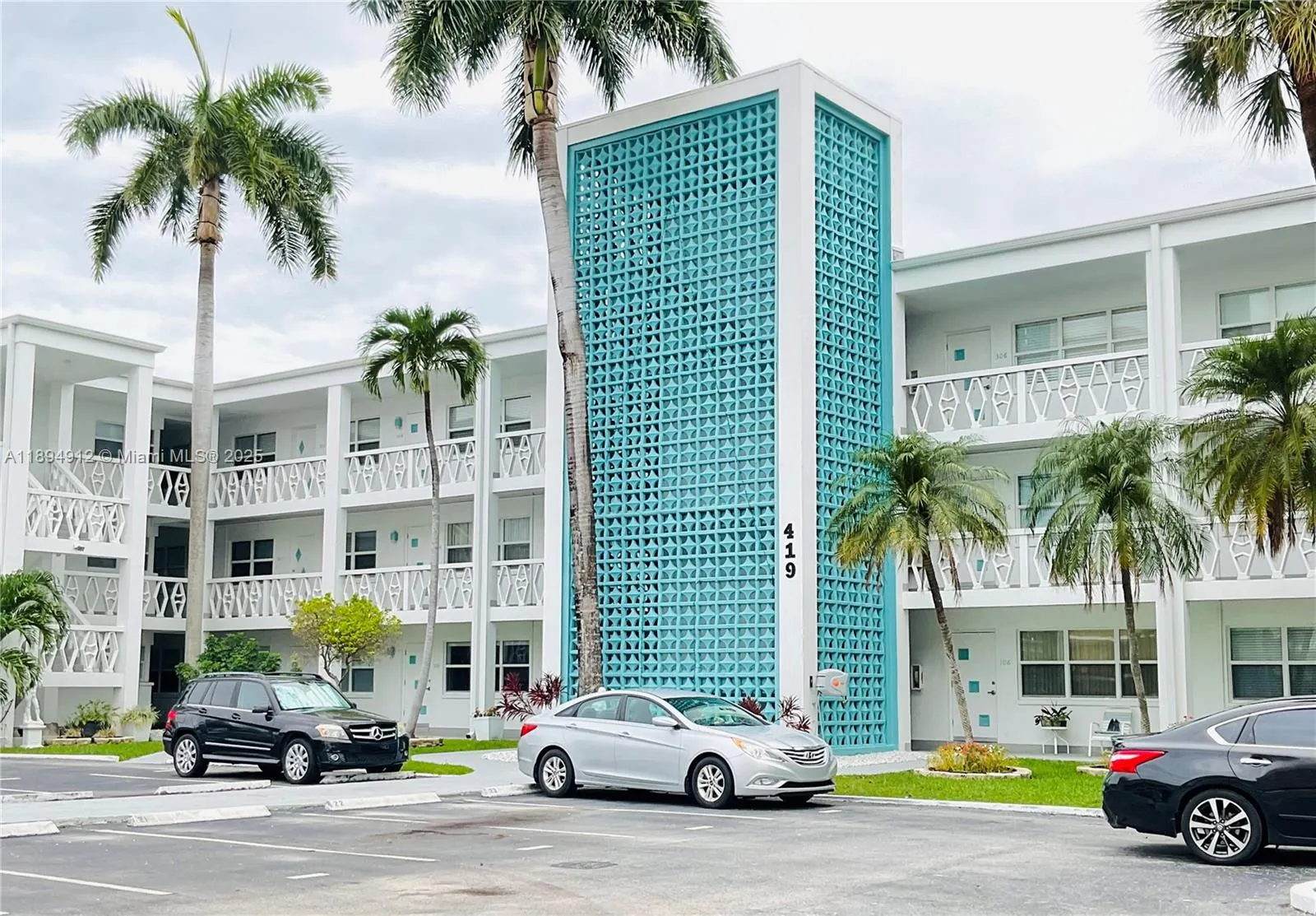 419 Golden Isles Dr, #106