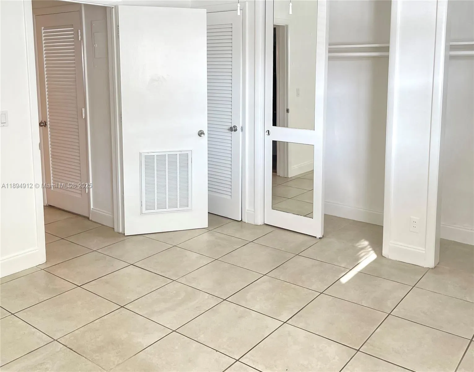 419 Golden Isles Dr, #106