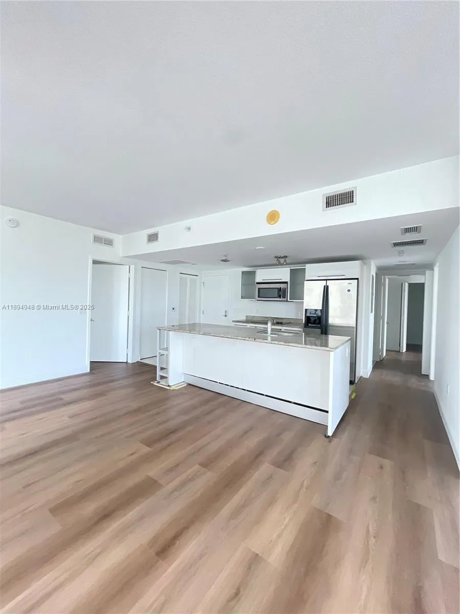 185 SW 7th St, #2411