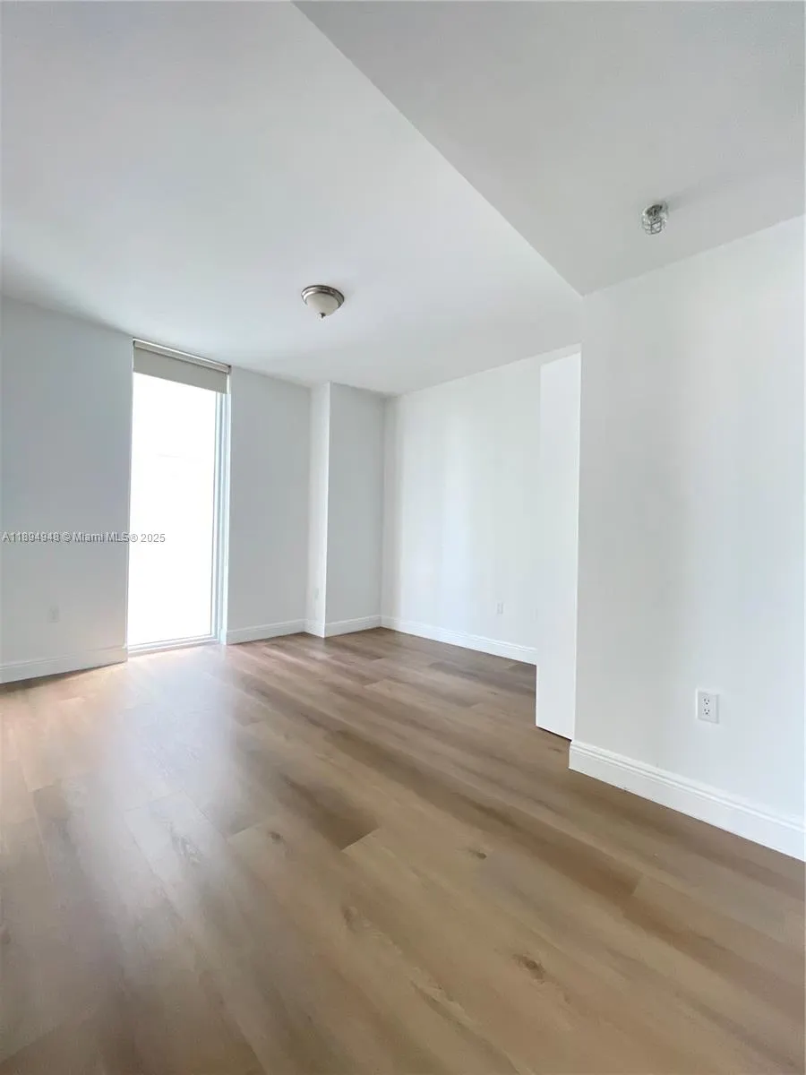 185 SW 7th St, #2411