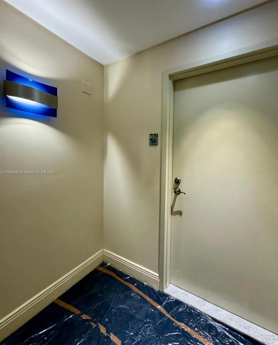 185 SW 7th St, #2411