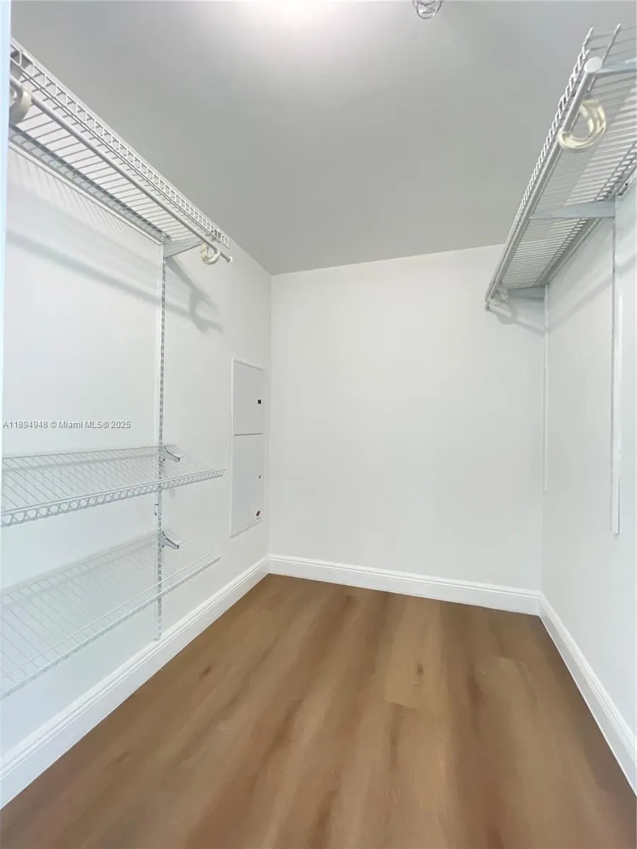 185 SW 7th St, #2411
