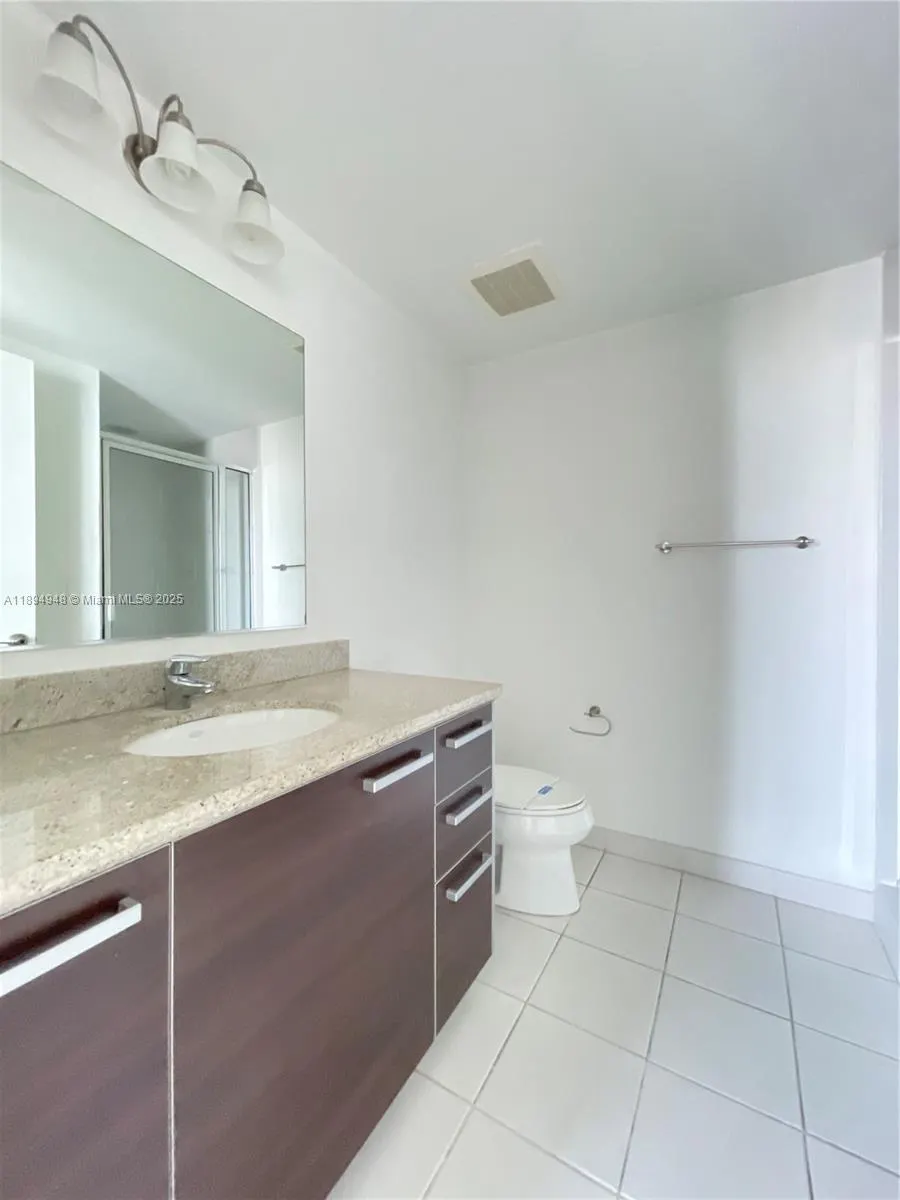 185 SW 7th St, #2411