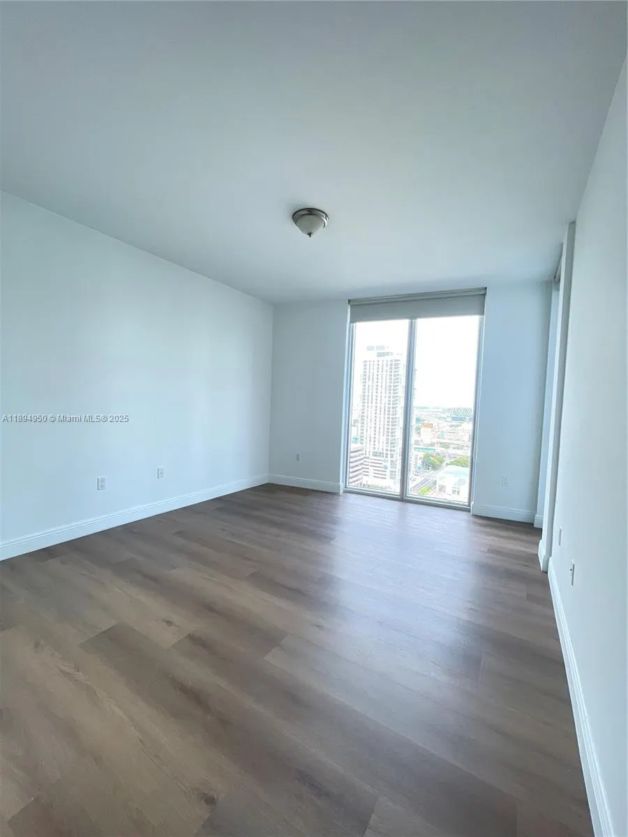 185 SW 7th St, #2411