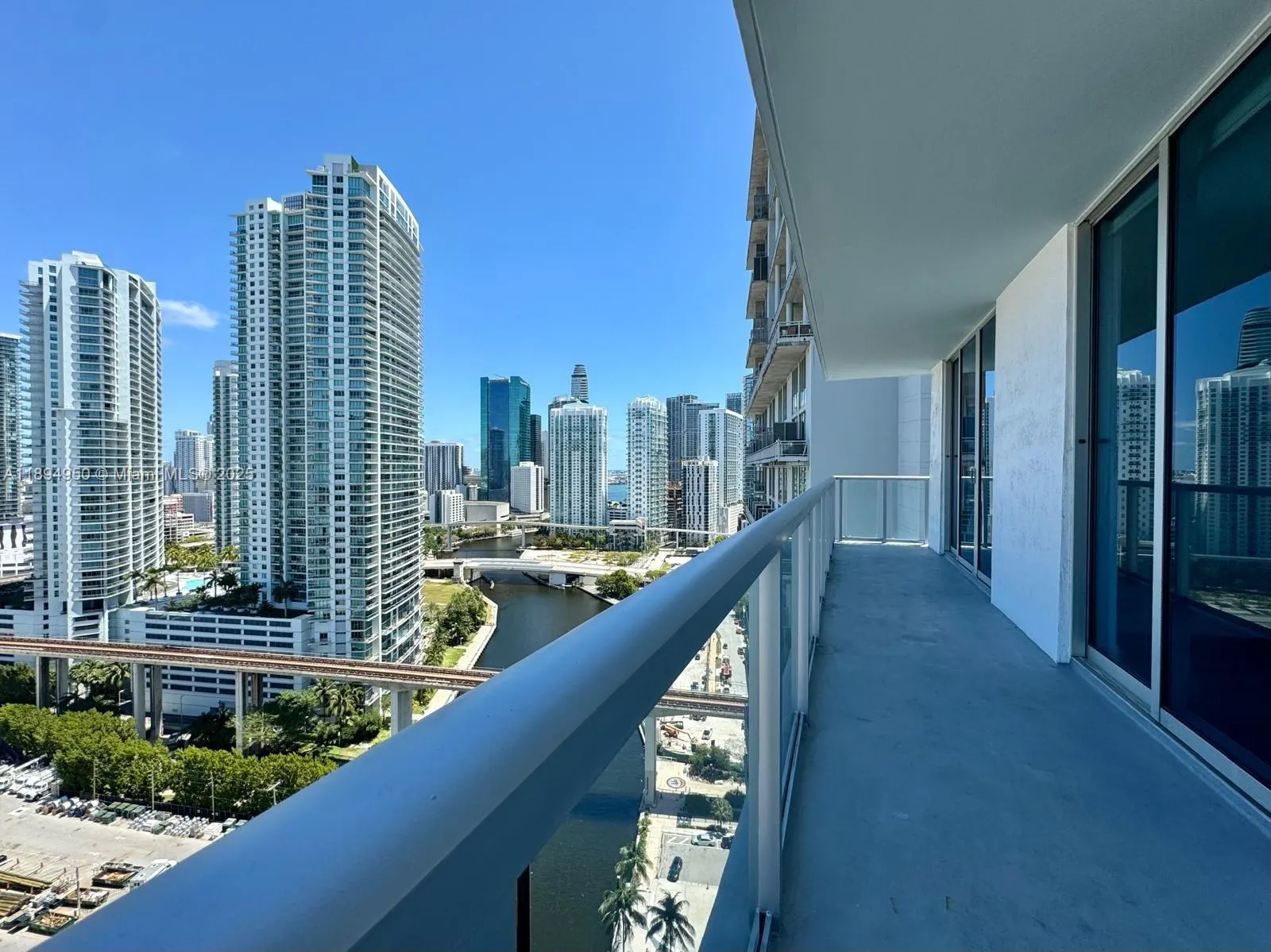 185 SW 7th St, #2411