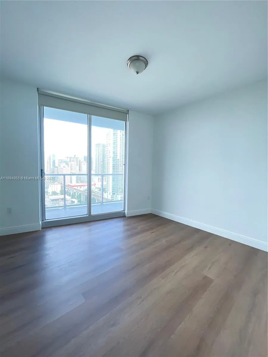 185 SW 7th St, #2411