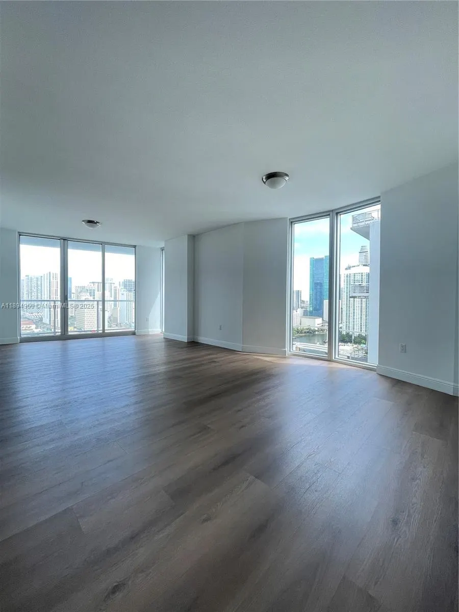 185 SW 7th St, #2411