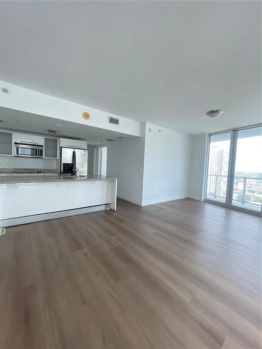 185 SW 7th St, #2411