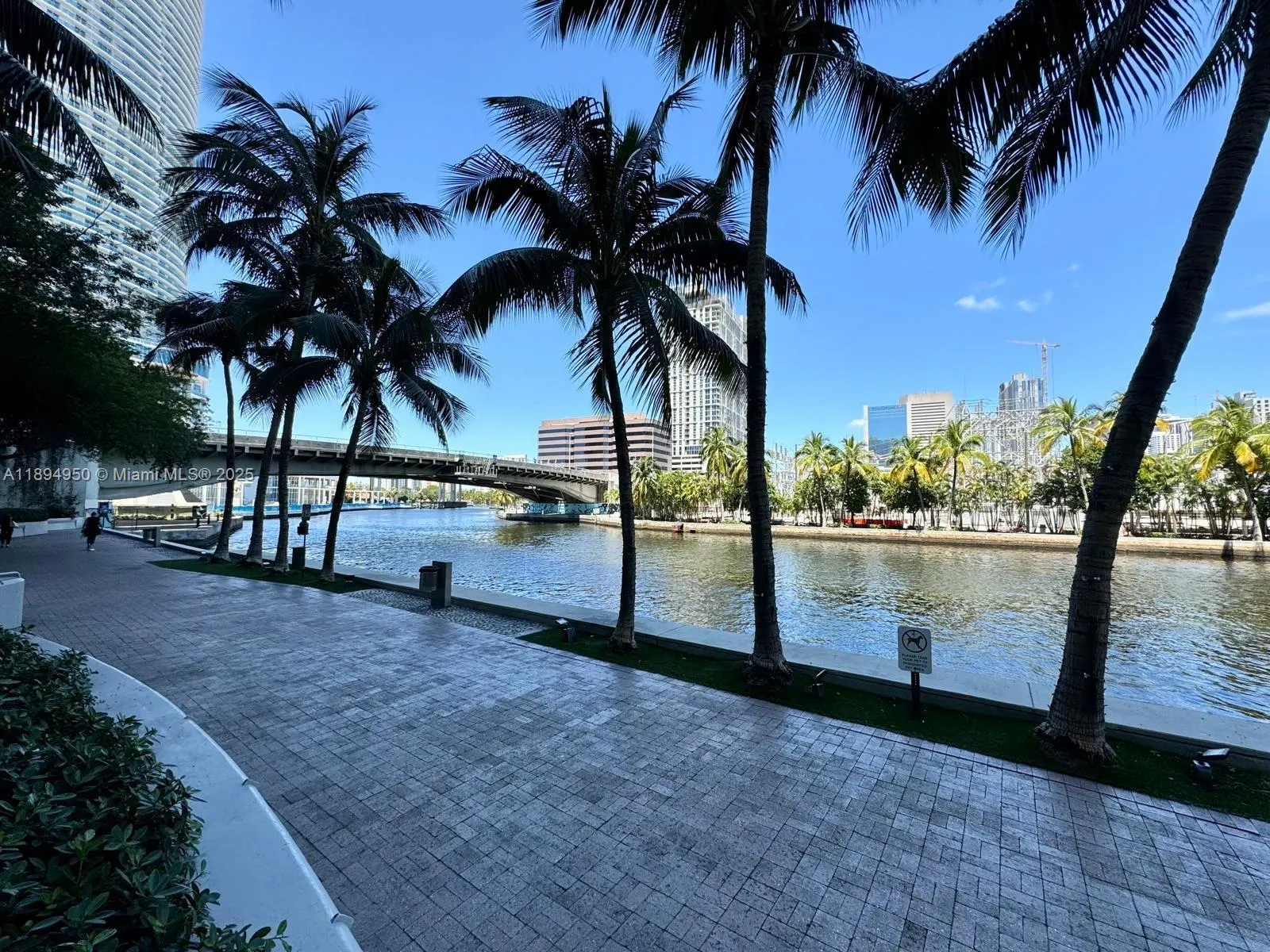 185 SW 7th St, #2411