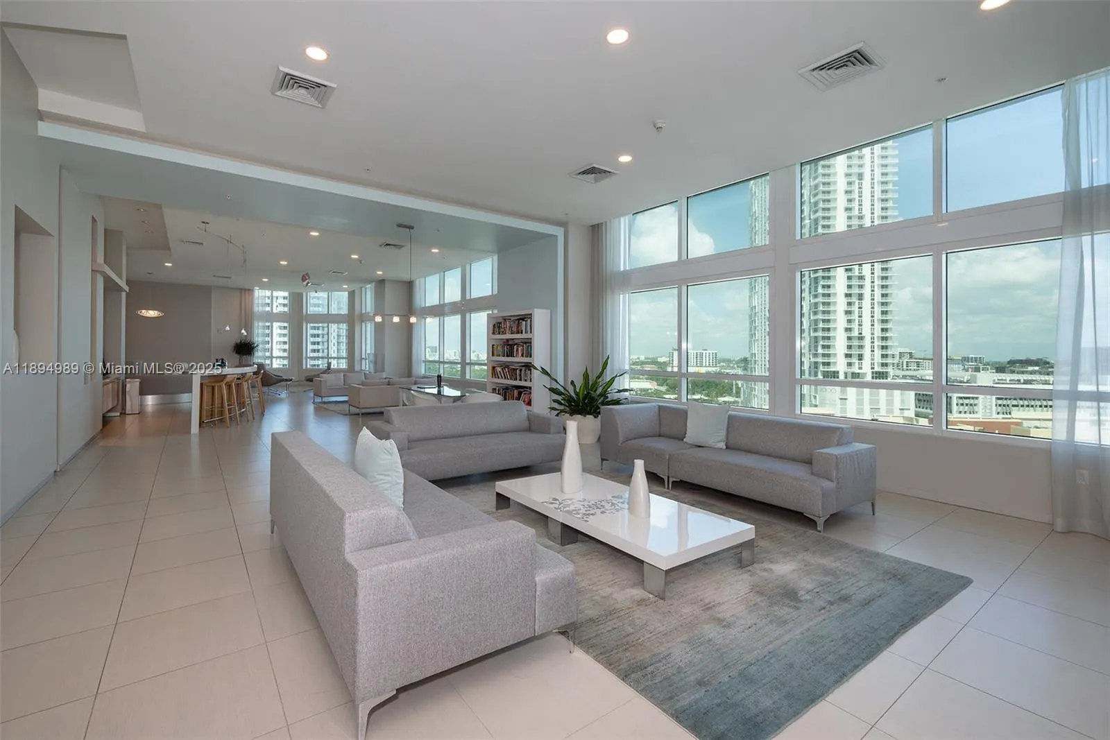 1900 N Bayshore Dr, #4019