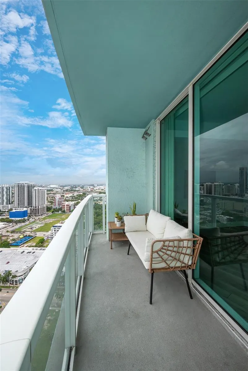 1900 N Bayshore Dr, #4019