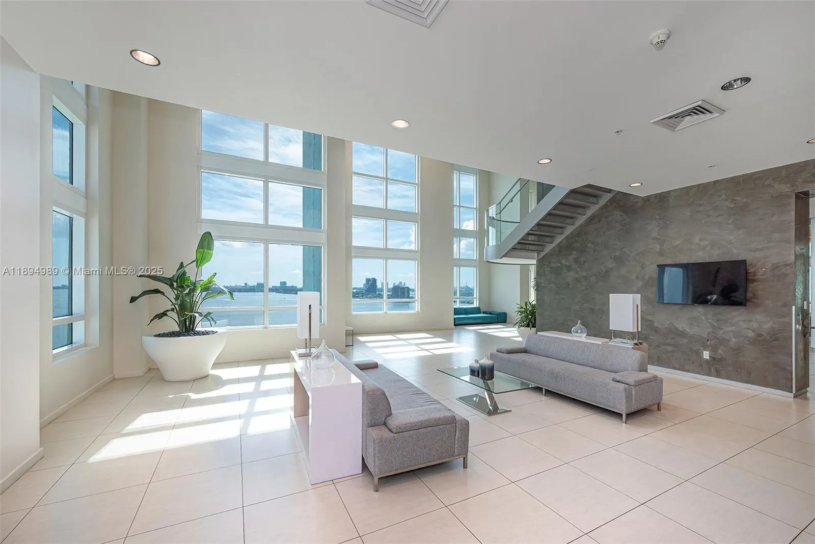 1900 N Bayshore Dr, #4019