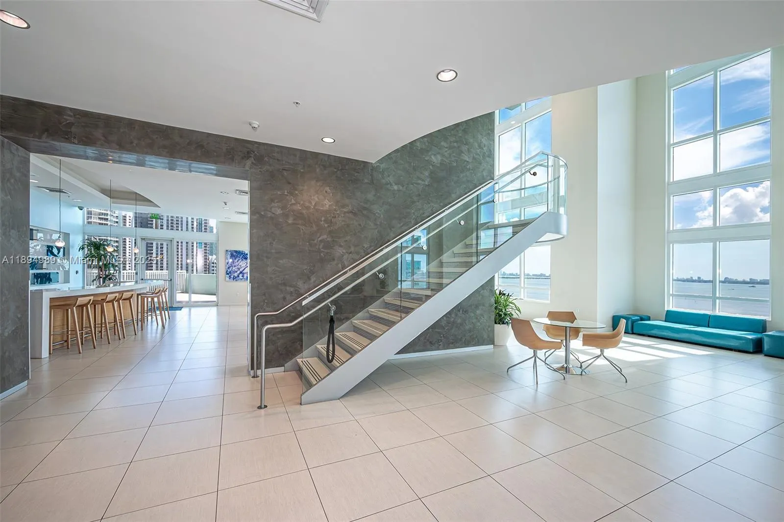 1900 N Bayshore Dr, #4019