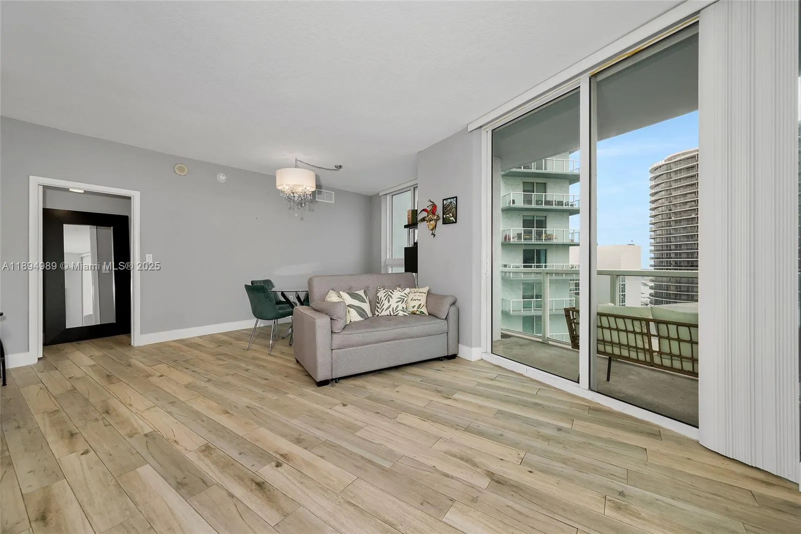 1900 N Bayshore Dr, #4019