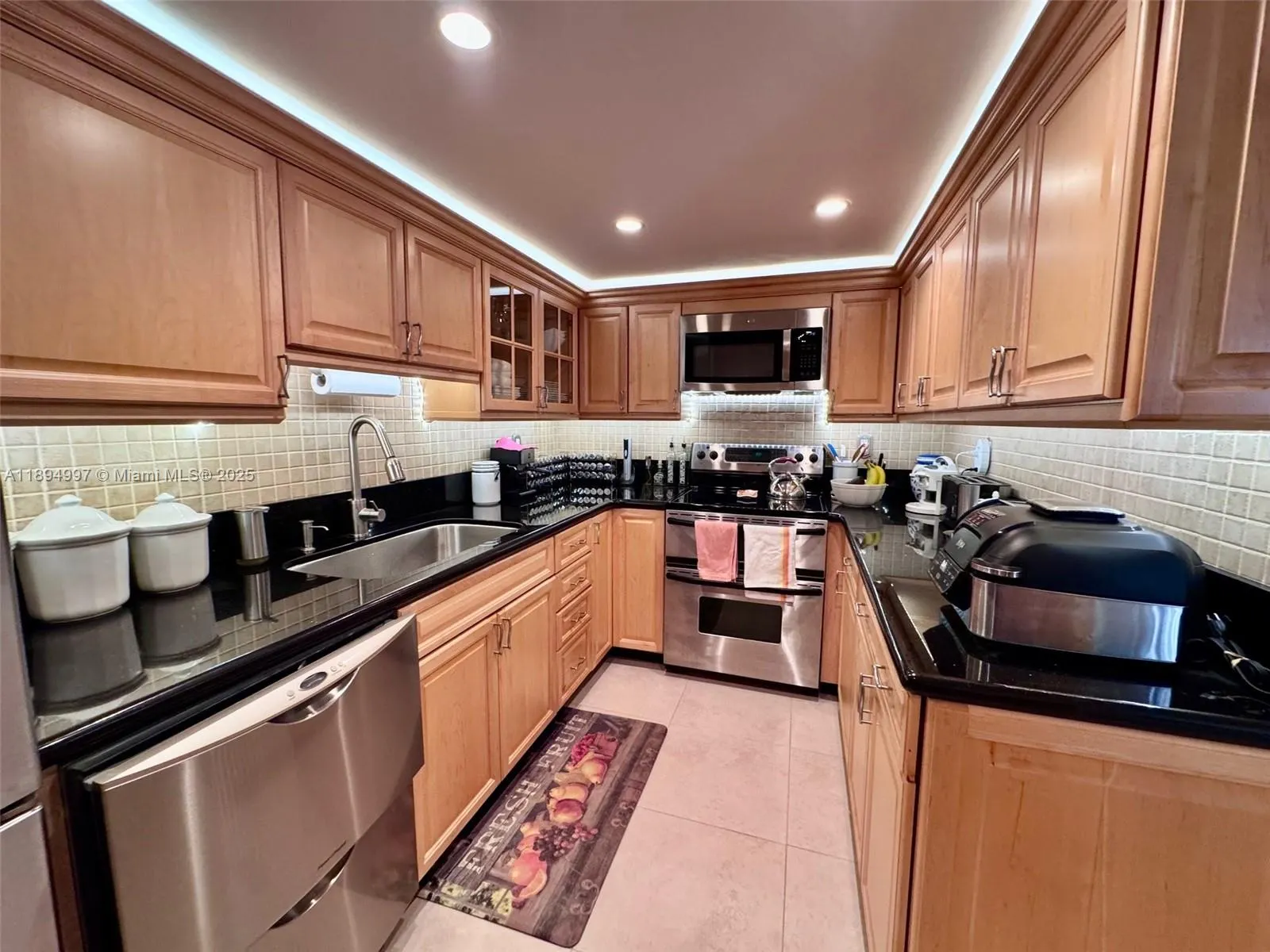 6061 Collins Ave, #10C