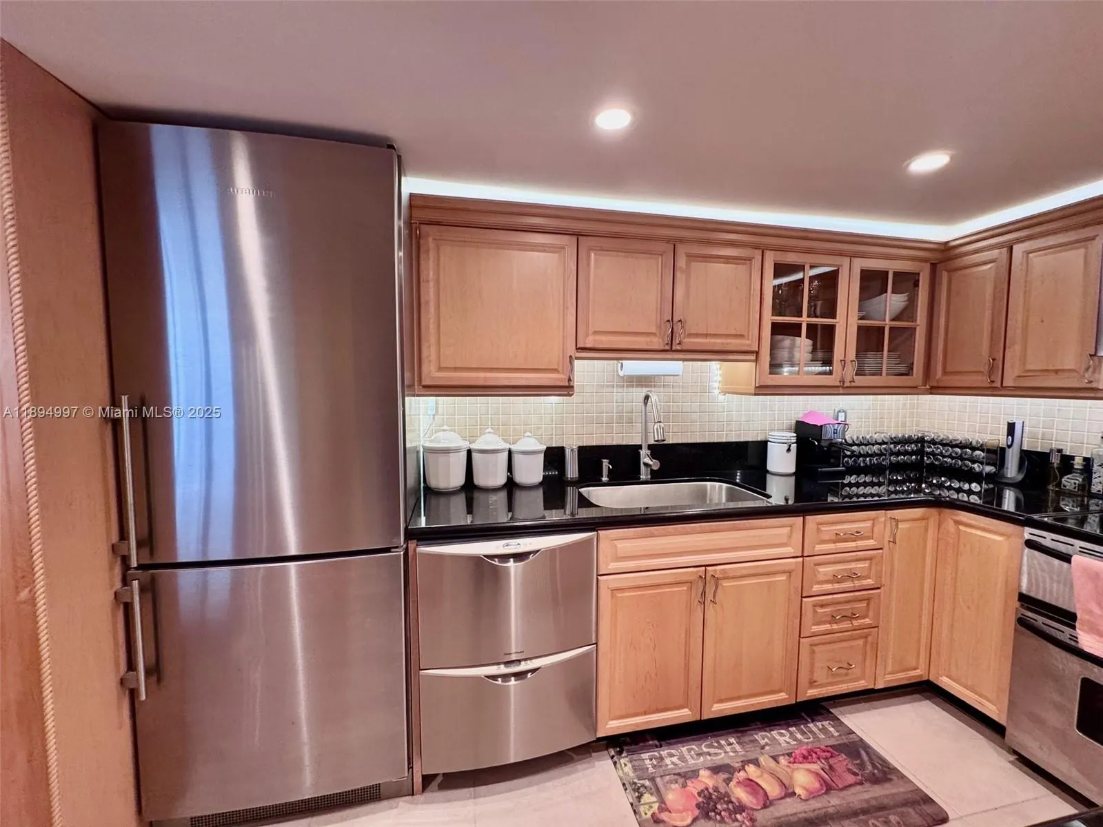 6061 Collins Ave, #10C