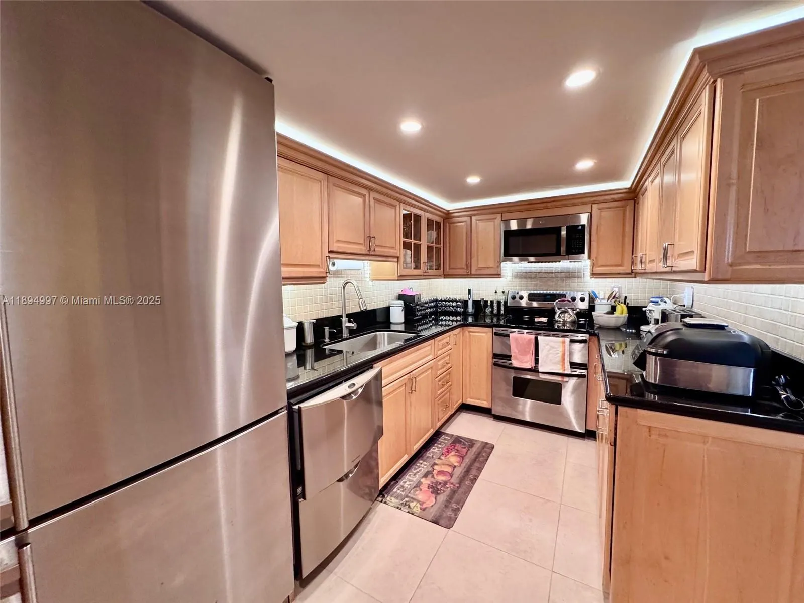 6061 Collins Ave, #10C