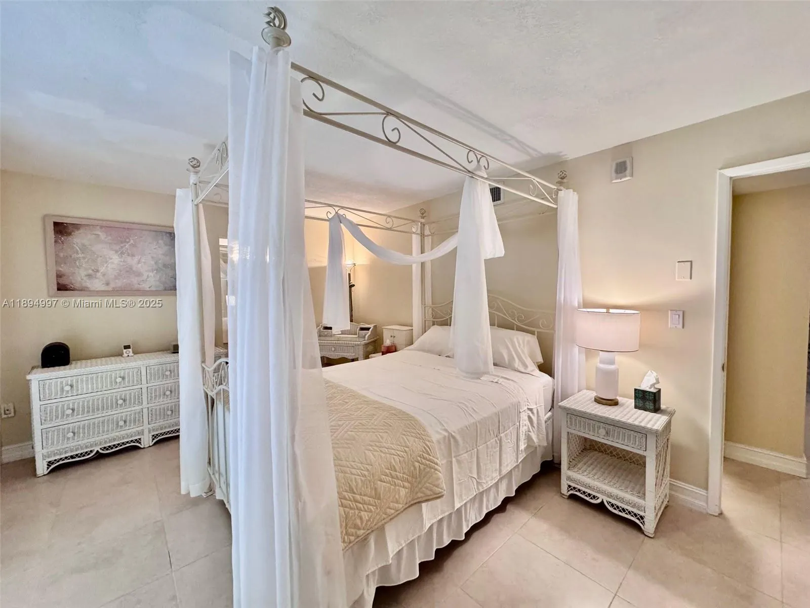 6061 Collins Ave, #10C