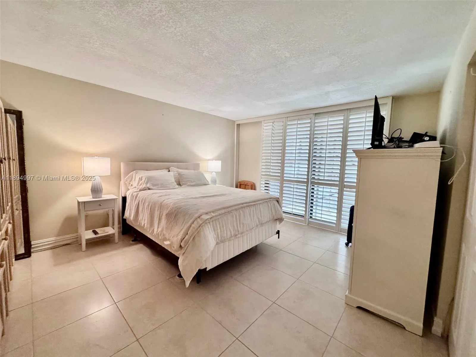 6061 Collins Ave, #10C