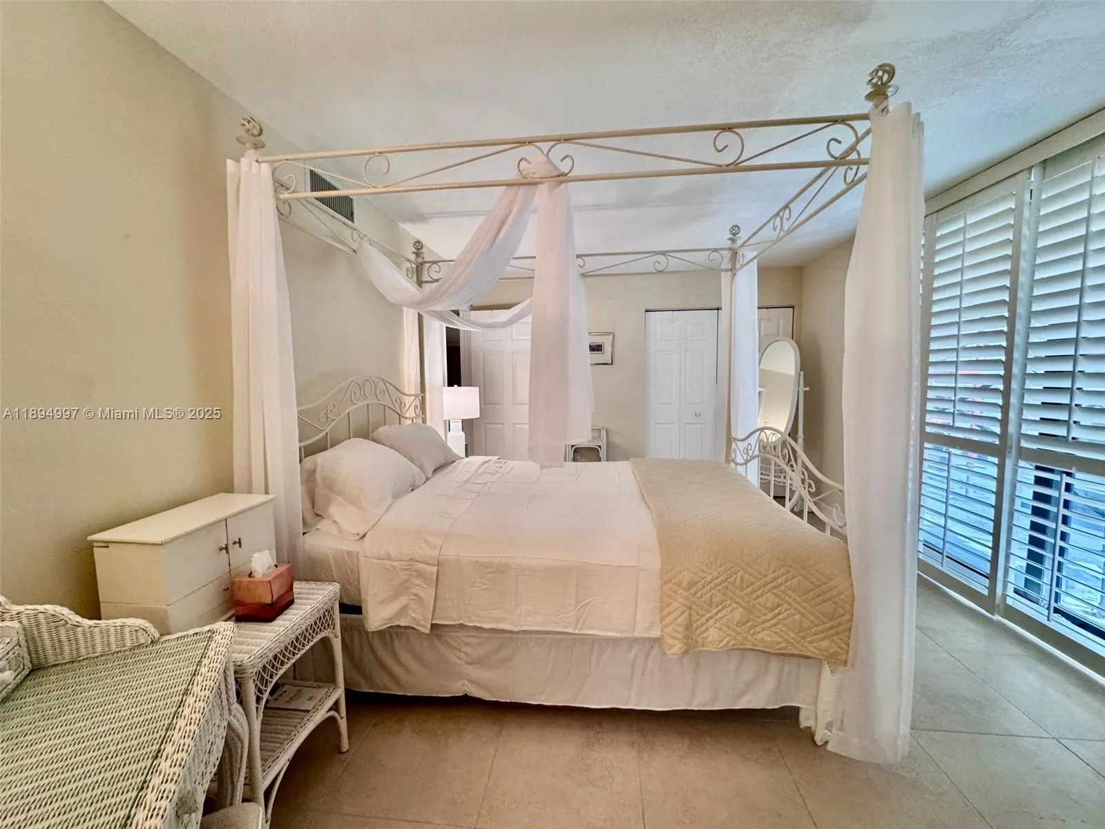 6061 Collins Ave, #10C